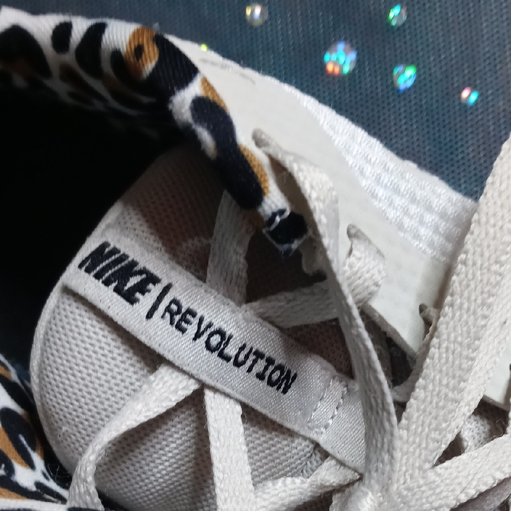 Nike Women’s White Running Shoes with Leopard Print Trim - Picture 9 of 9